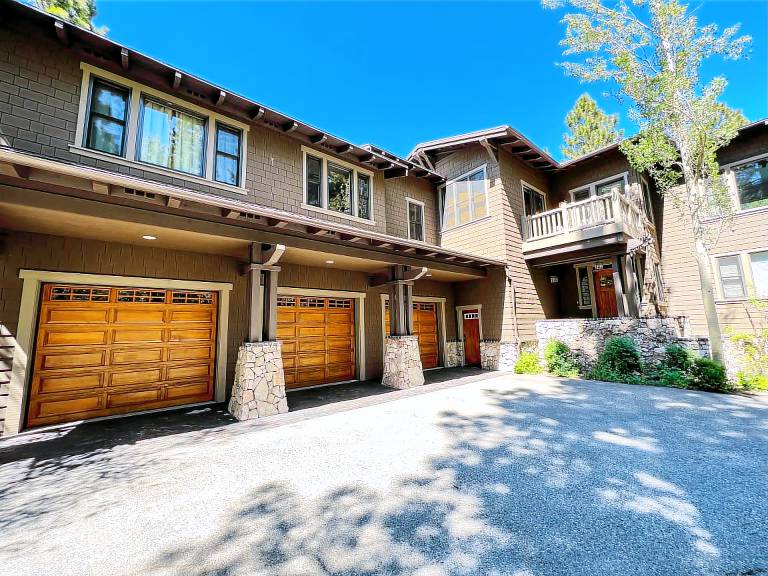 Family-oriented vacation home with patio, sauna & BBQ | Golf view | Ski nearby | Pets allowed — photo 2