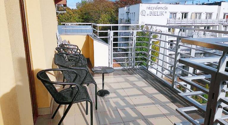 Rental apartment with patio — photo 3