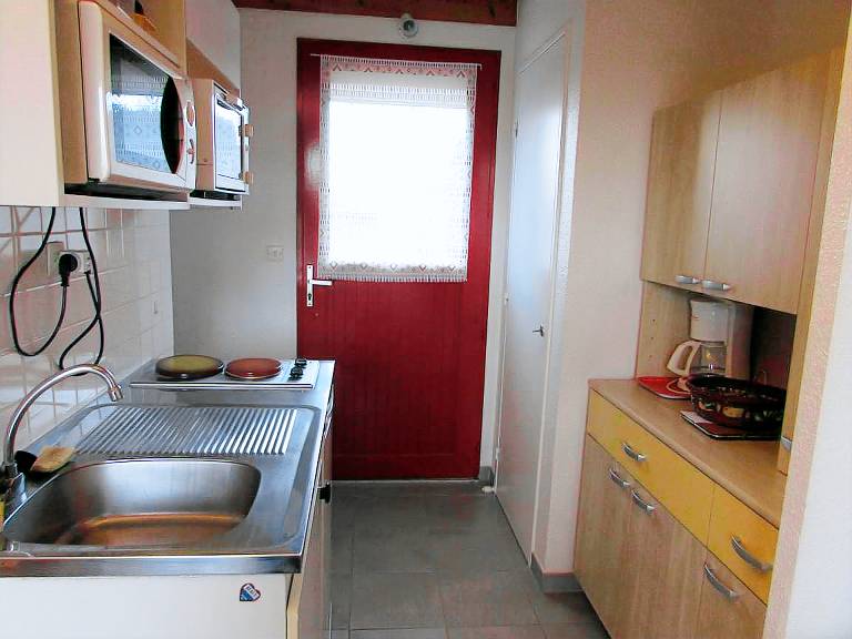 Villa with yard, pool & barbeque | Beach nearby | Pets are welcome — photo 3