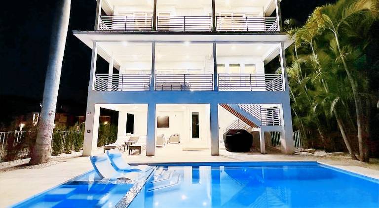Lovely house with pool | Close to the beach | Suitable for remote work | Pets are welcome in Fort Myers Beach, FL