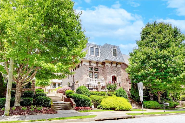 House  Brookwood Hills
