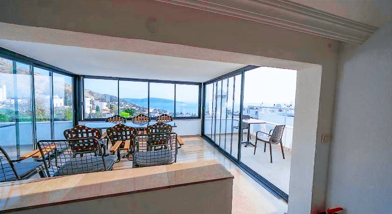 Serviced apartment with patio | Beach nearby | Dogs allowed — photo 4