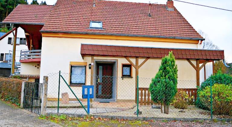 Holiday apartment with barbecue, yard & patio in Mettlach