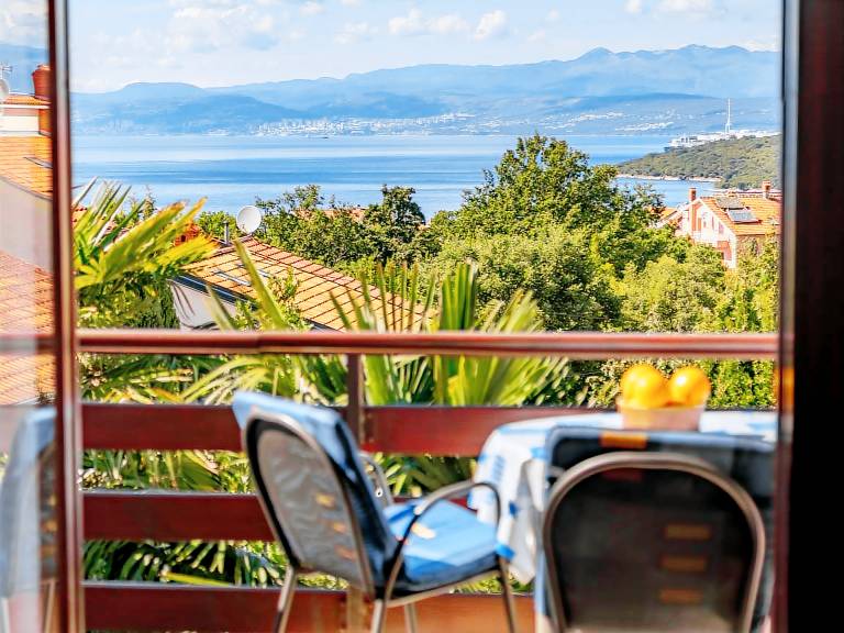 Lovely rental apartment with barbecue | Sea view | Pet-friendly in Omisalj
