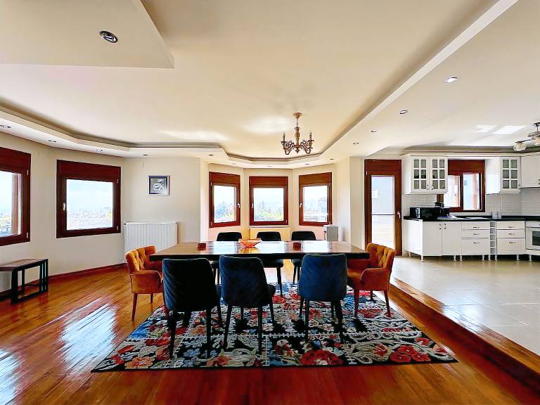 Fully equipped villa with private pool, yard & patio | Pet-friendly — photo 3