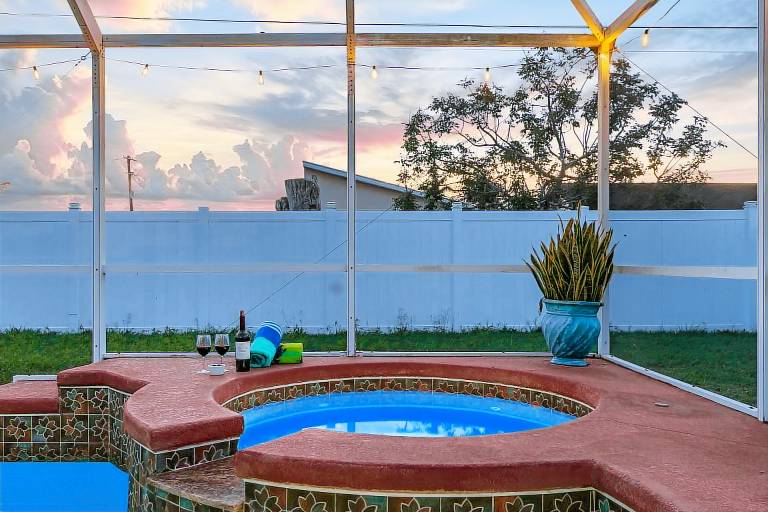 Vacation home with grill, private pool & jacuzzi — photo 3