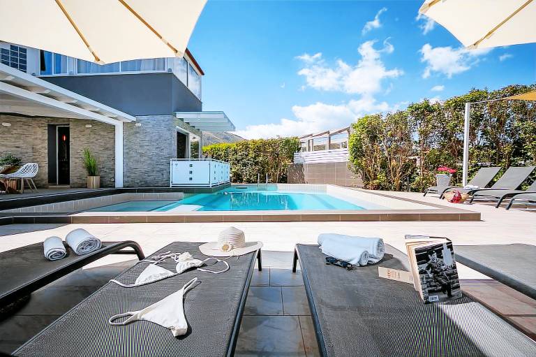 Villa with private pool, jacuzzi & yard | Sea view in Trapani