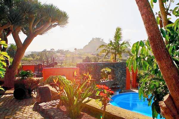 Ferienhaus in La Caridad mit Pool und Whirlpool