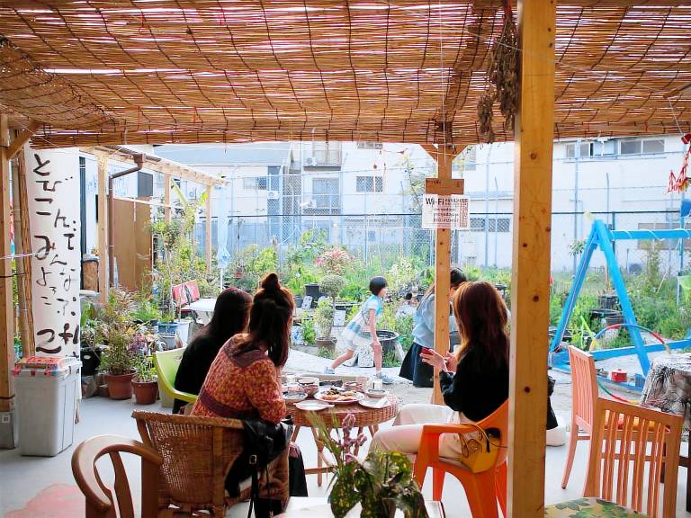 Kamagasaki University of the Arts Cafe Garden Guest House aka KAMAGEI — photo 5