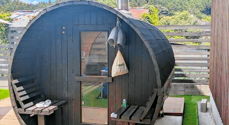 Vacation home with garden, pool & barbeque | Perfect for remote work — photo 3