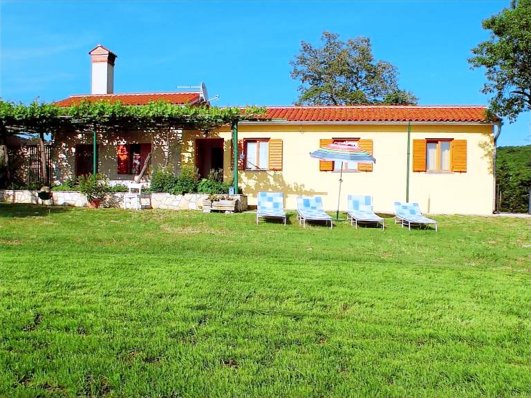 Beautiful vacation home with patio | Pets are welcome — photo 4