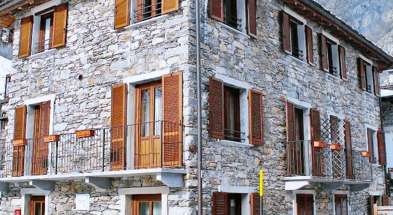 Family-oriented pleasant serviced apartment with yard & patio | Good for workation | Pets are welcome in Vercelli