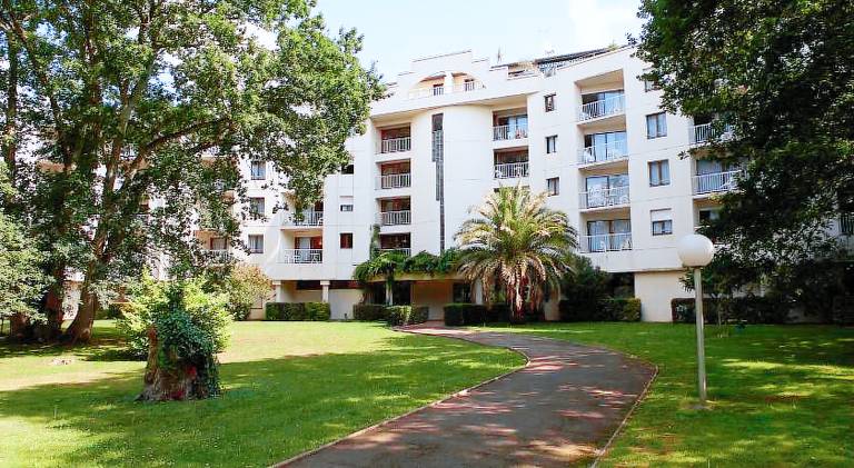 Lovely serviced apartment with patio | Pets allowed in Saint-Paul-les-Dax