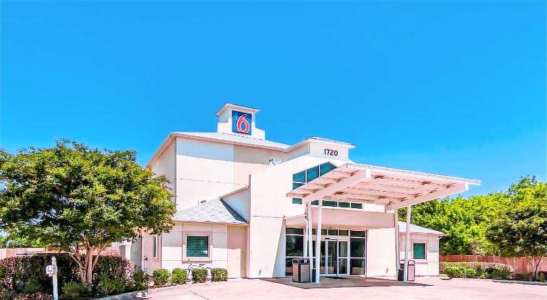 Motel 6 Cleburne, TX — photo 3