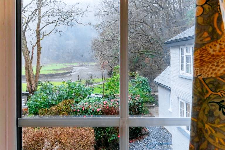 Cottage with BBQ & garden | Water view — photo 2