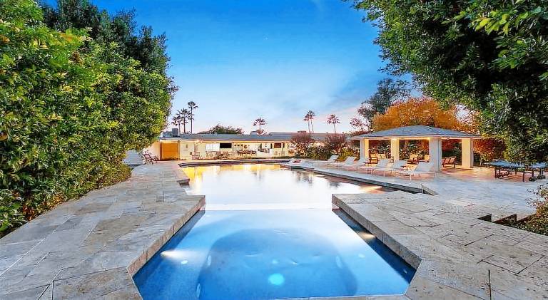 House with hot tub, pool & sauna in Phoenix, AZ
