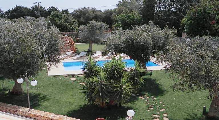 Villa with pool & hot tub | Dogs allowed in Conversano