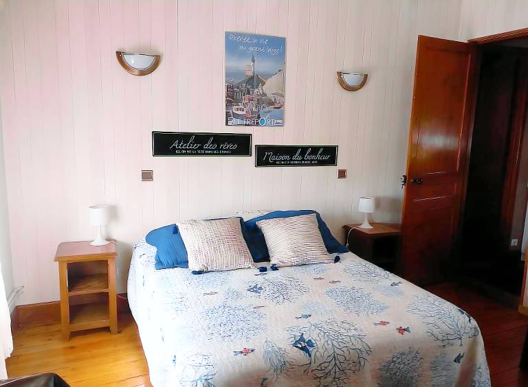 G&auml;stezimmer &bdquo;La Chambre d&rsquo;Alice&ldquo; mit gemeinsamer Terrasse Garten und WLAN