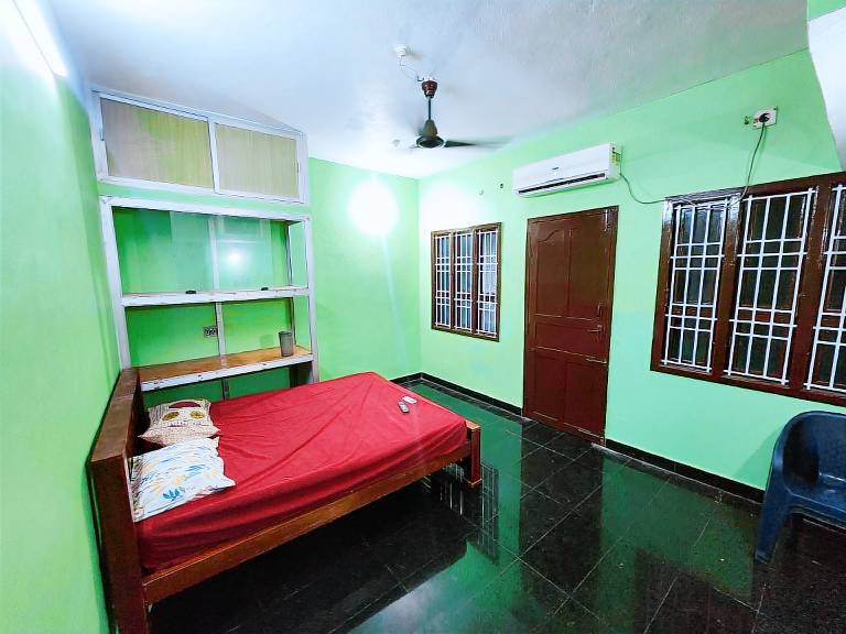 House with 2 rooms for 10 persons in Puducherry