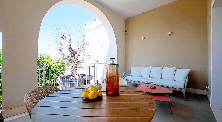 Holiday apartment with terrace, garden & jacuzzi — photo 4