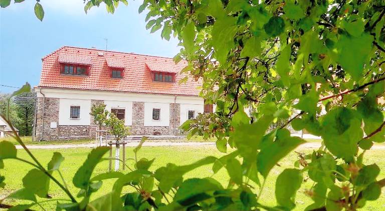 Wonderful serviced apartment with yard & terrace | Pet-friendly in Plzen