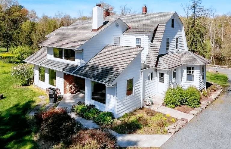 House with garden, fast internet & grill in Somerset, NJ