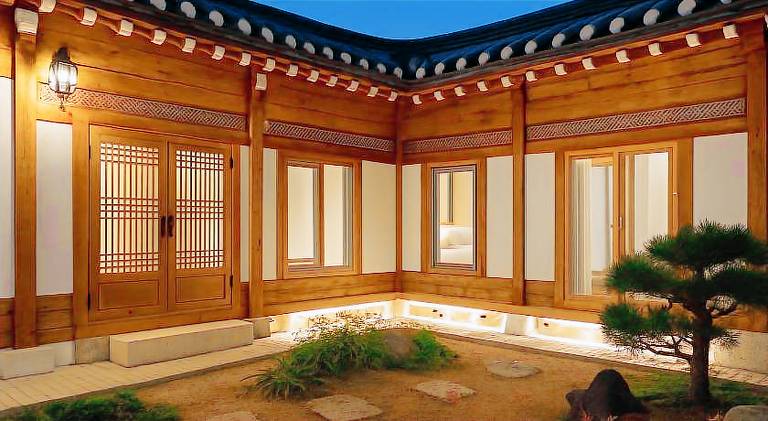 Ample villa with yard & terrace | Close to Bukchon Hanok Village | Good for workation | Pets are welcome — photo 3