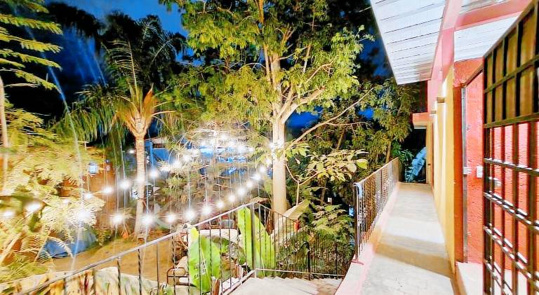Wonderful serviced apartment with private pool, garden & terrace | Perfect for remote work | Pets allowed — photo 4