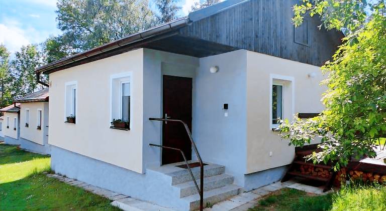 Lodge with patio, pool & yard — photo 4