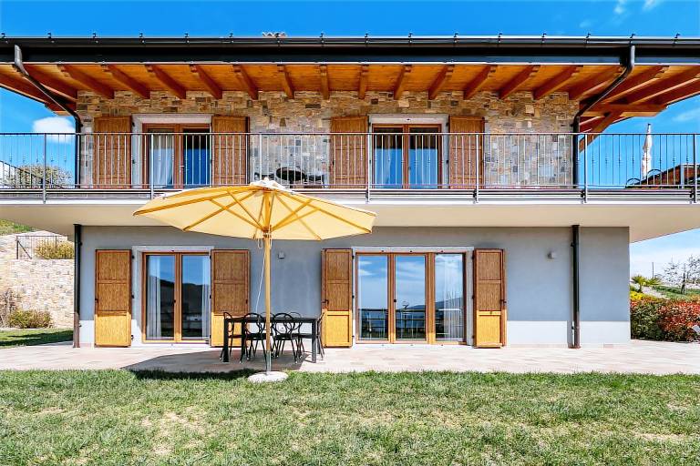 Apartment 'Bocca Nevese Abete' with Lake View, Private Terrace and Wi-Fi in Tremosine