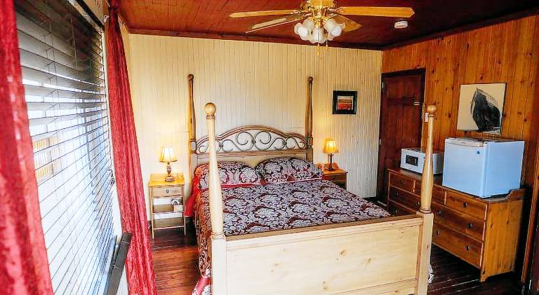 La Maison Inukshuk, chambre no 2. in Saguenay, QC