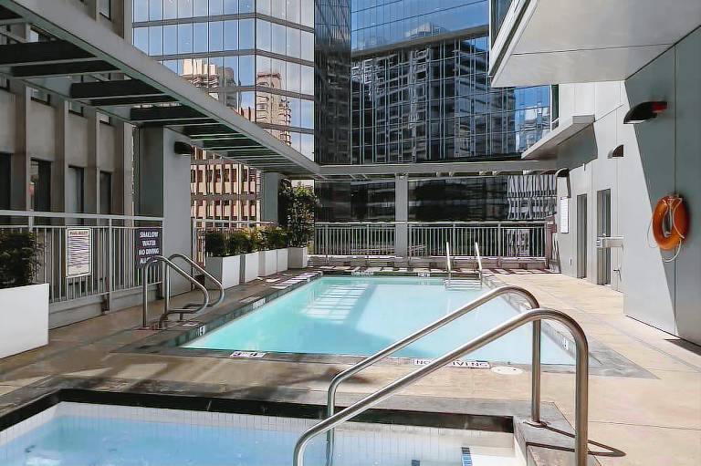 Coast Coal Harbour Vancouver Hotel by APA