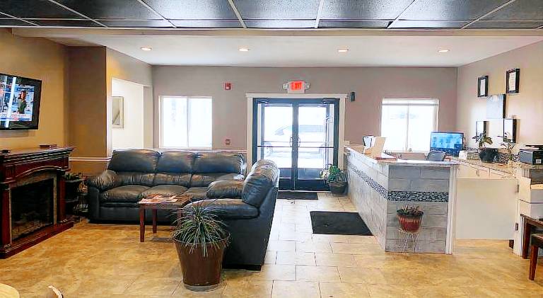 Americas Best Value Inn Gaylord — photo 3