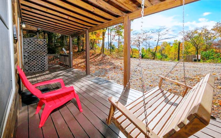 Precious Moments - Pet-friendly Cabin and hot tub — photo 3