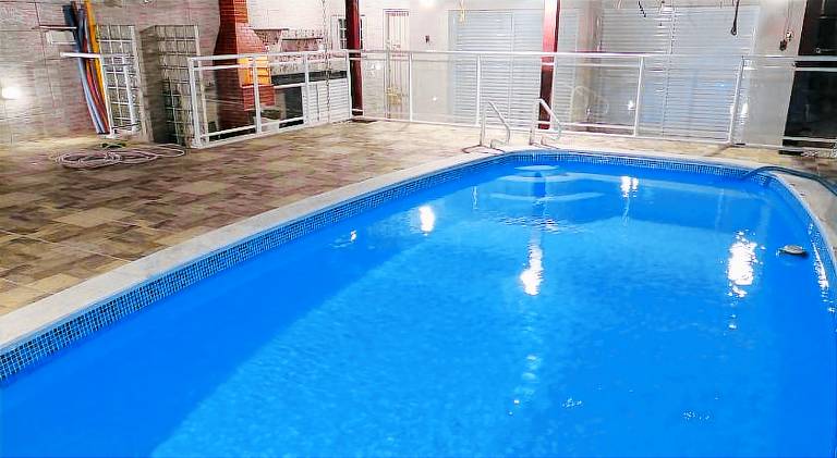 House with pool — photo 3