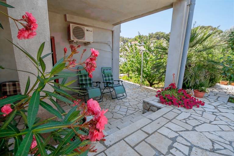 Fully equipped pleasant apartment with terrace | Pet-friendly — photo 3
