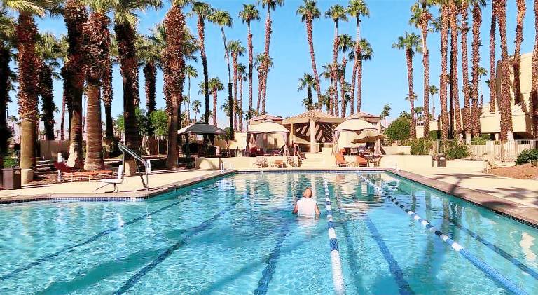 Vacation home with jacuzzi & pool in Palm Desert, CA