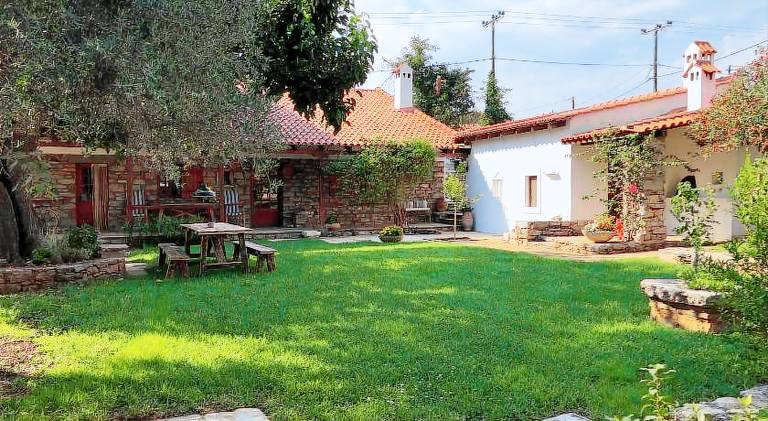 Villa with pool — photo 4