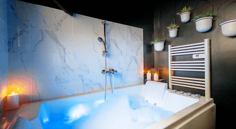 Nice holiday apartment with hot tub | Next to Basilica of St. Michael | Pets allowed — photo 5