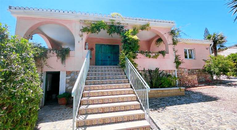 Fully equipped beautiful villa with grill, patio & private pool | Beach nearby | Good for workation | Pet-friendly — photo 5