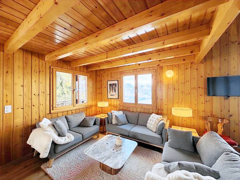 Chalet with terrace & yard — photo 2