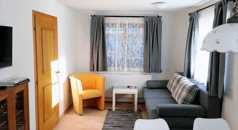 Rental apartment with yard & terrace — photo 2