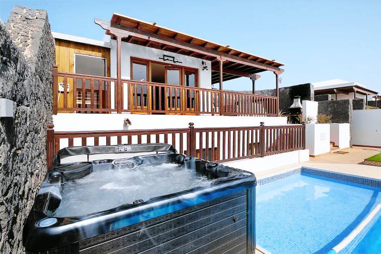 Villa Peaky with Sea & Mountain View, Pool & Sauna — photo 4