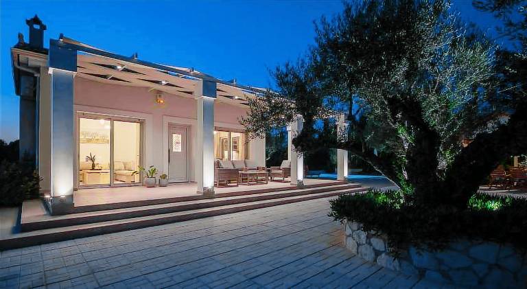 Villa with jacuzzi & pool — photo 5