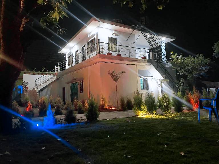 House with yard & barbecue in Ramnagar
