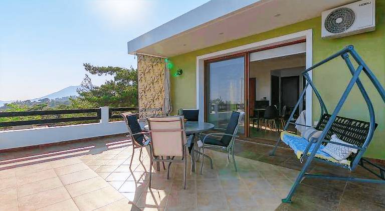 Holiday apartment with patio — photo 5