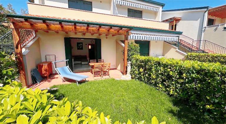 Rental apartment with pool & patio — photo 3