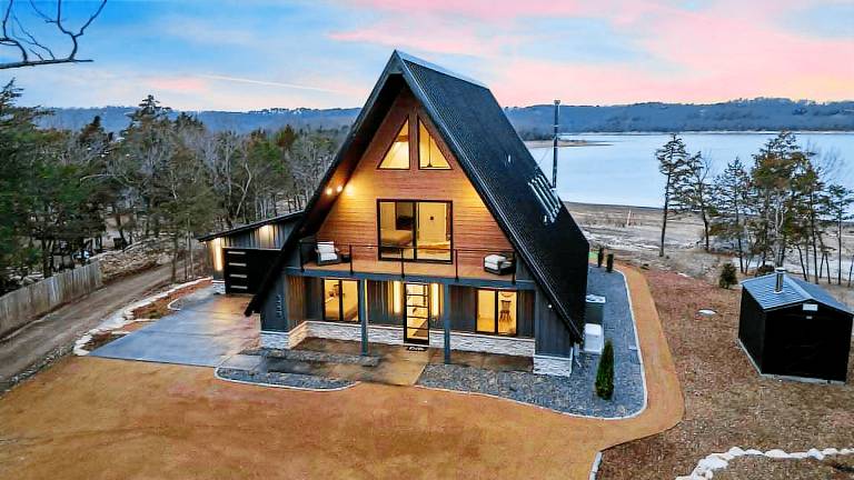 House with private pool in Rogers, AR