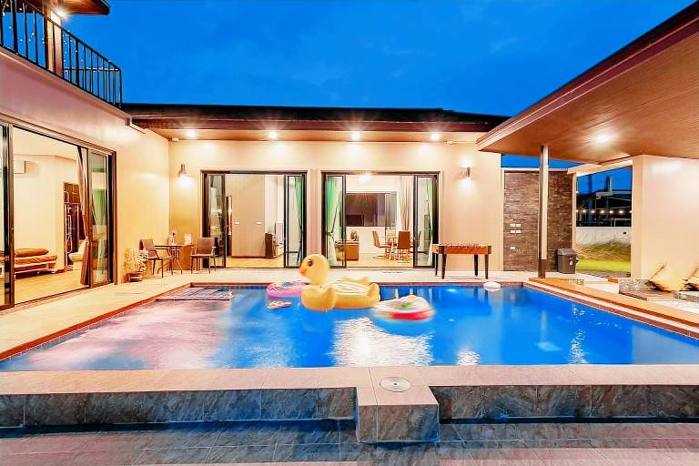 Villa with pool, garden & barbecue in Phetchaburi
