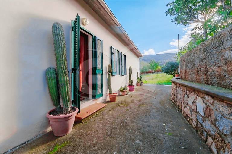 Child-friendly beautiful rental apartment with yard, terrace & grill | Dogs allowed — photo 3